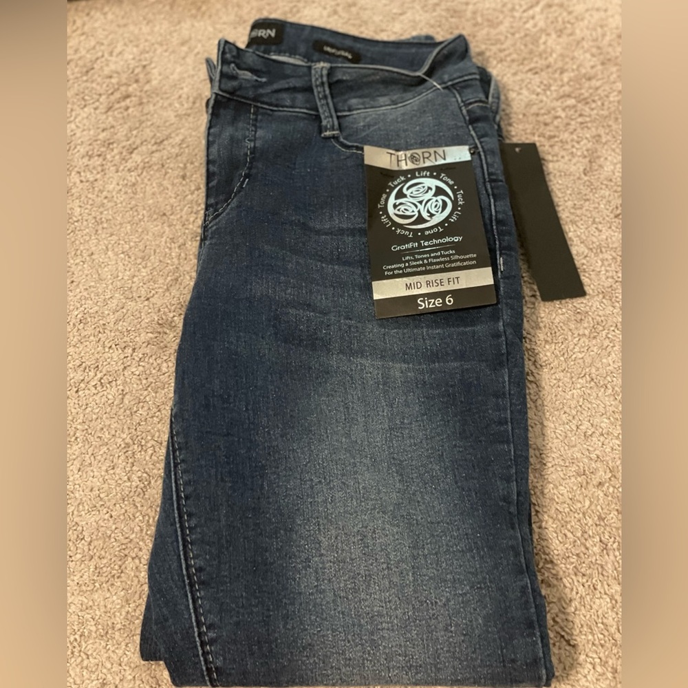 NWT Thorn Mid Rise Fit Size 6 Jeans